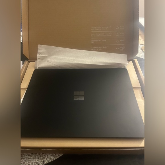 Laptop - Picture 4 of 5